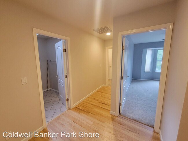 Building Photo - 4 br, 3.5 bath House - 6961 Wentworth Ave SW