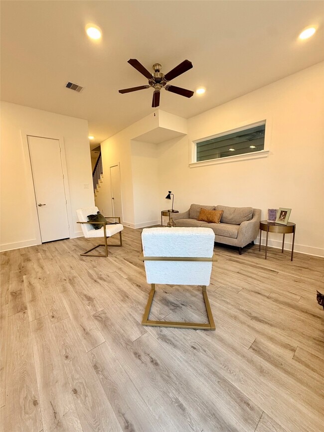 Building Photo - 9609 Habitat St