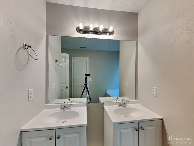 Building Photo - 281 Oak Vista Court Lawrenceville GA