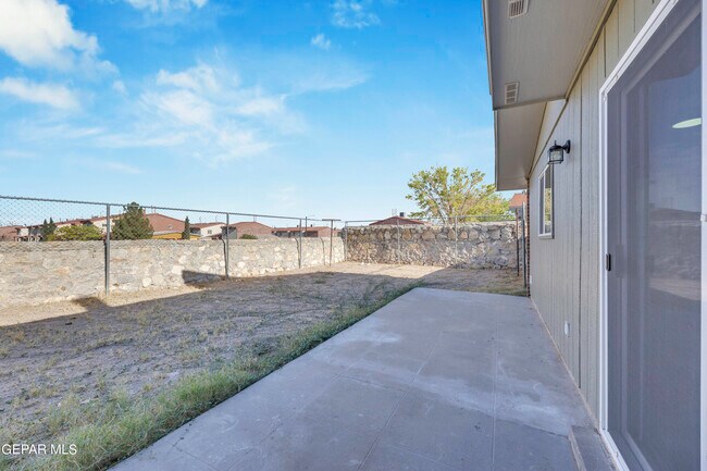 Building Photo - 3540 E Glen Dr