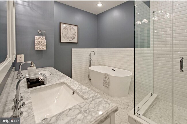 Building Photo - 1705 Trinidad Ave NE