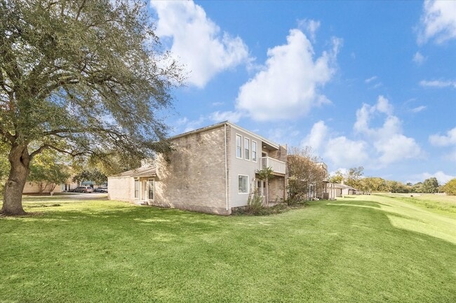 Building Photo - 2223 Par Ln