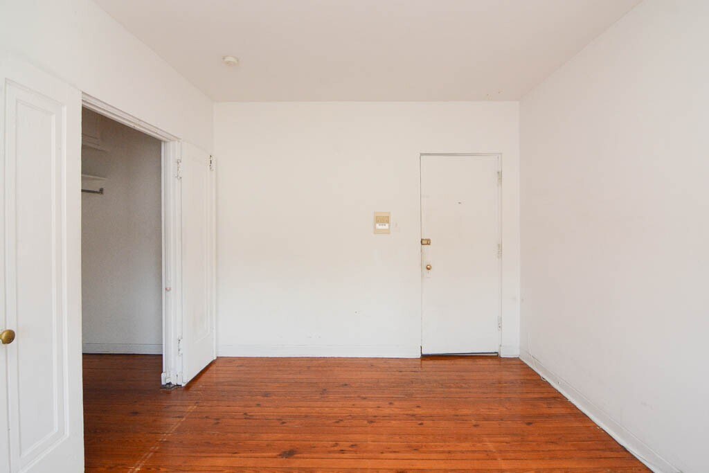 Building Photo - 4060 N Kenmore Ave