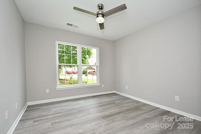 Building Photo - 129 Bosburg Dr