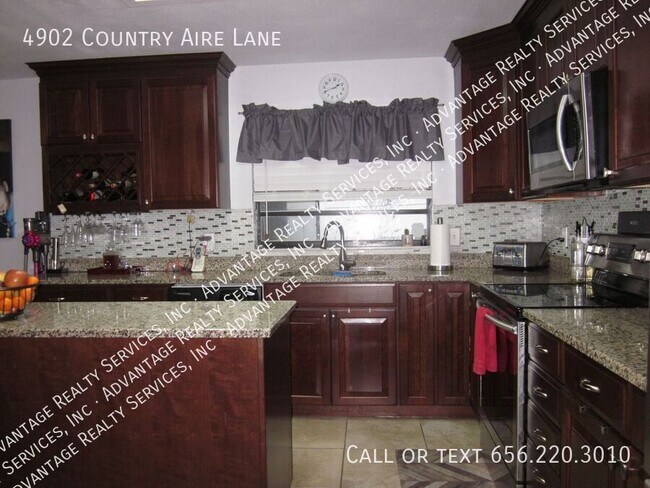 Building Photo - 4902 Country Aire Ln