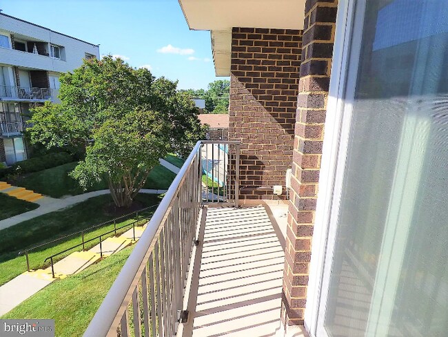 Building Photo - 10222 Prince Pl