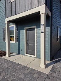 Building Photo - 2780 SE Lyon St