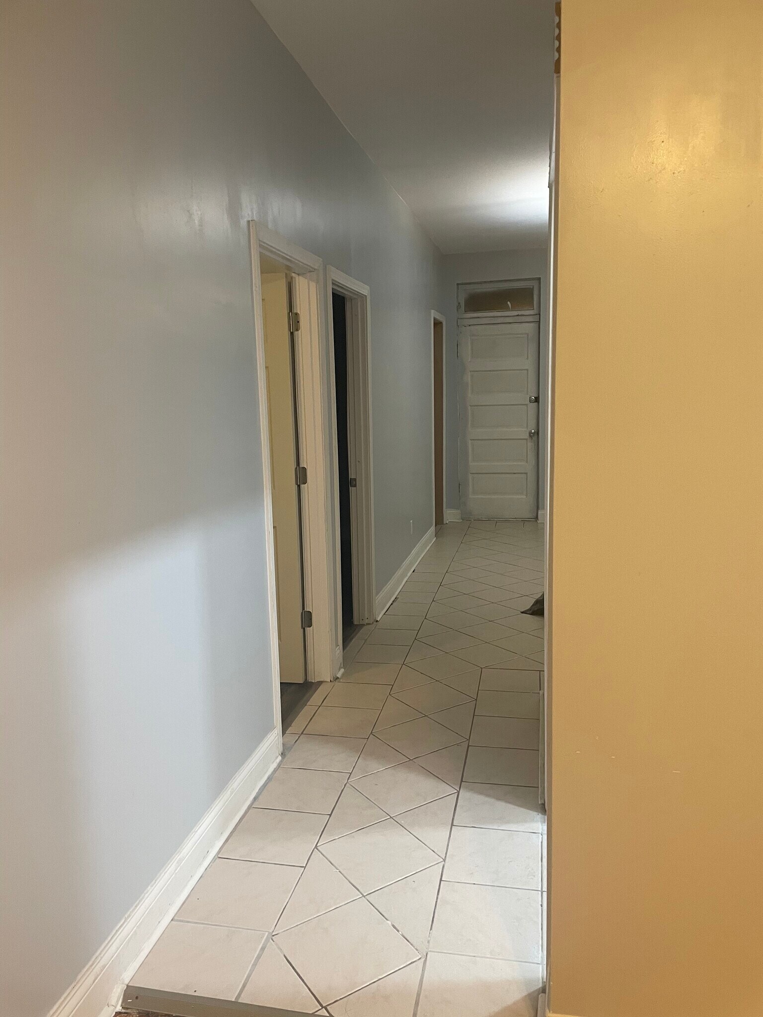 Building Photo - 2737 S Avers Ave