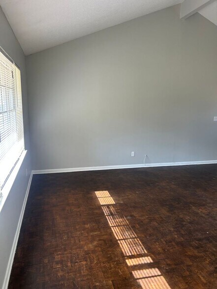 Building Photo - 4558 Almo Ave