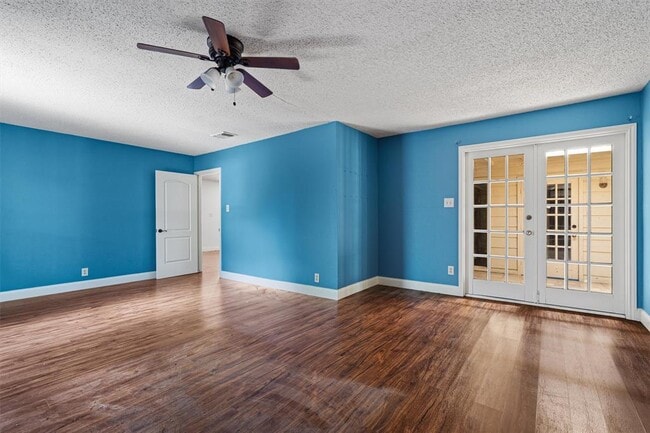 Building Photo - 2106 Allred Dr