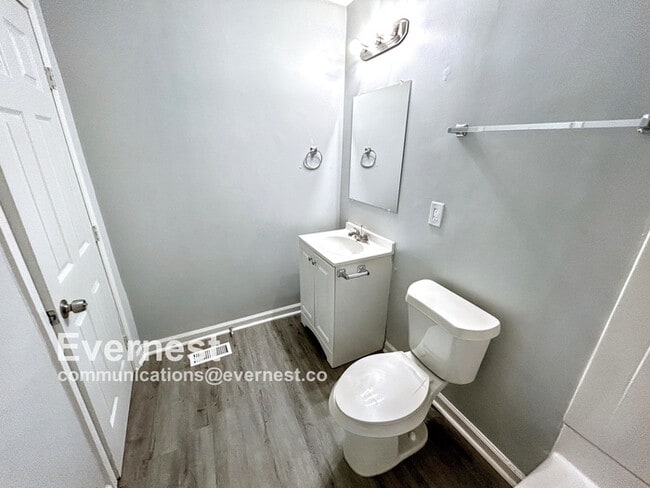 Building Photo - Charming 3-Bedroom, 2-Bathroom Home / Pet-...