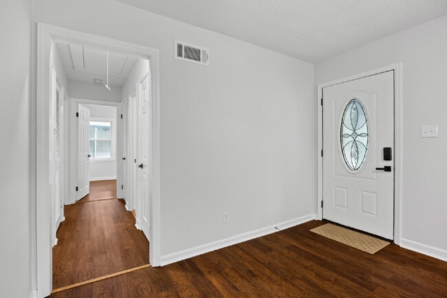 Building Photo - 3 bed 1 bath ranch with large storage/workshop building