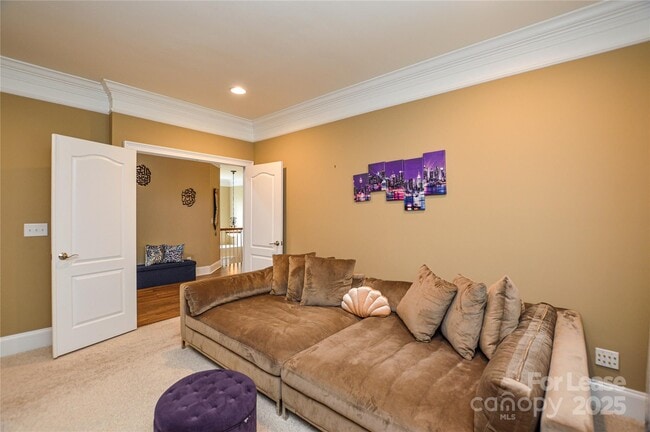 Building Photo - 5004 Woodview Ln