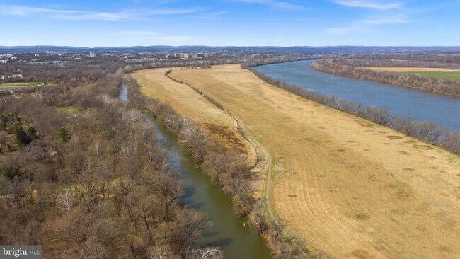 Building Photo - 19451 Youngs Cliff Rd