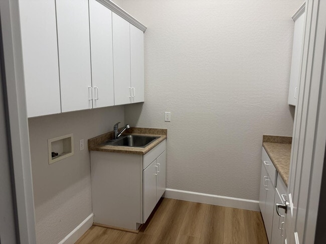 Building Photo - 42107 N Mountain Cove Dr