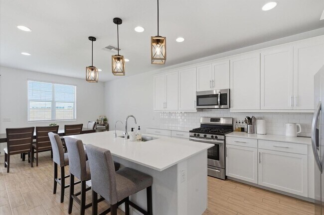 Building Photo - 5935 S Coyote Canyon