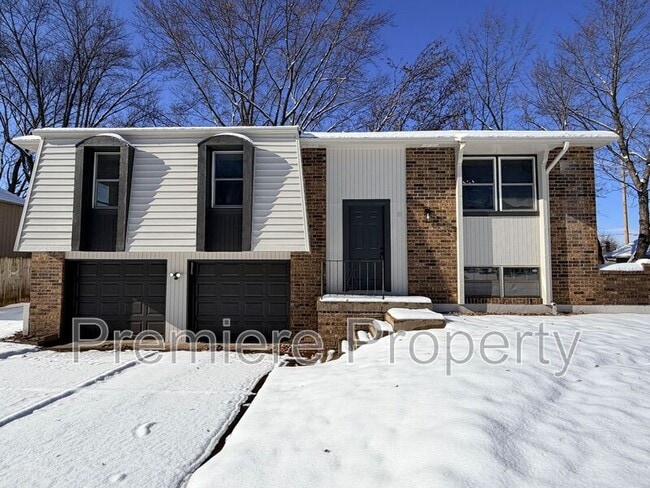 Primary Photo - 705 NW Buckingham Pl