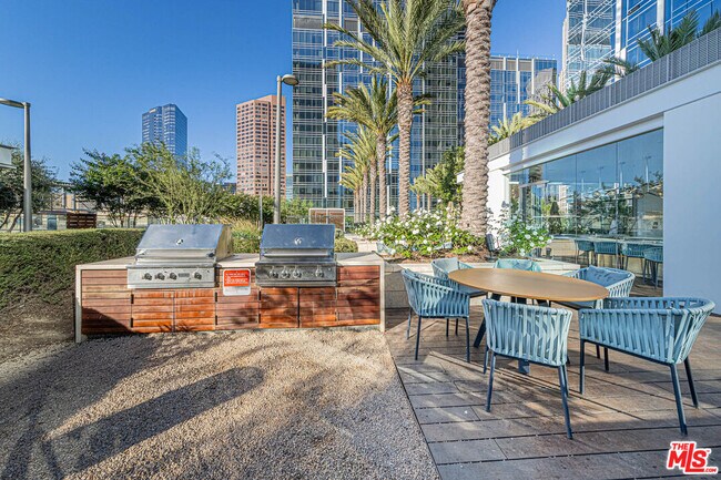 Building Photo - 877 Francisco St