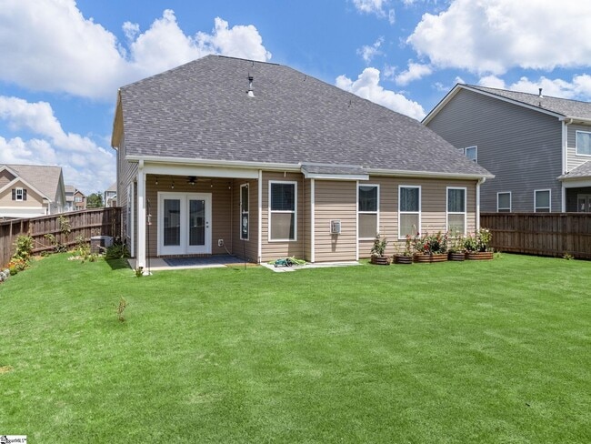 Building Photo - 211 Pollyanna Dr