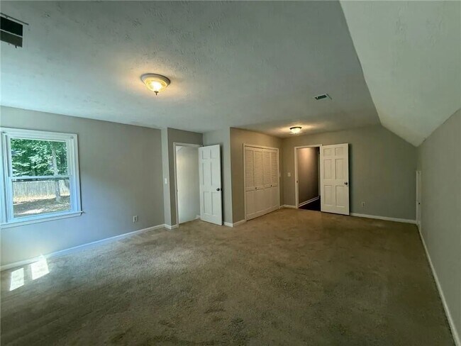 Building Photo - 2329 Milstead Cir NE