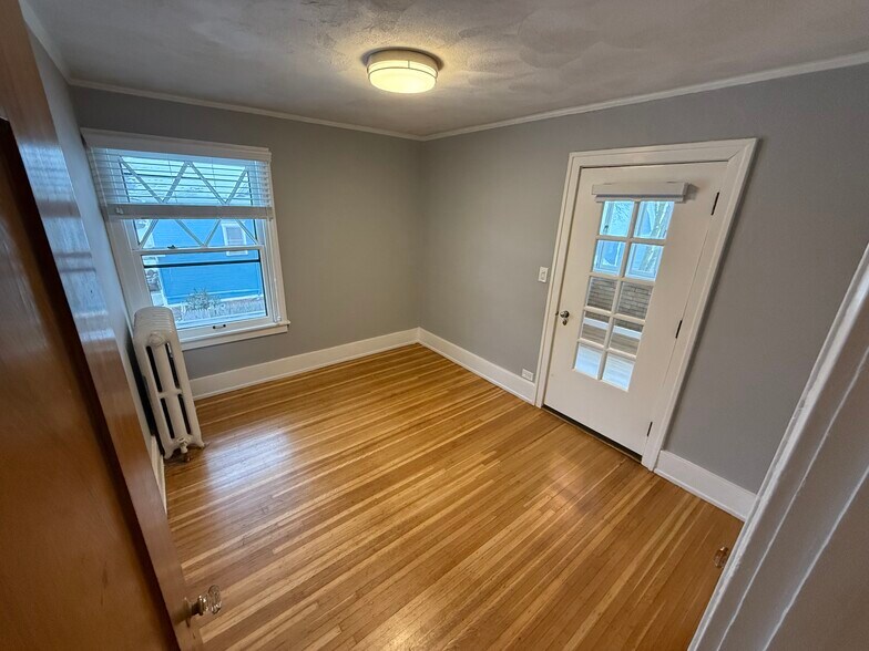 Building Photo - 1160 Monroe Ave