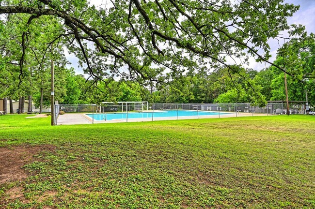 Building Photo - 9638 WARM Spgs