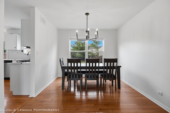 Building Photo - 6816 Twin Falls Dr