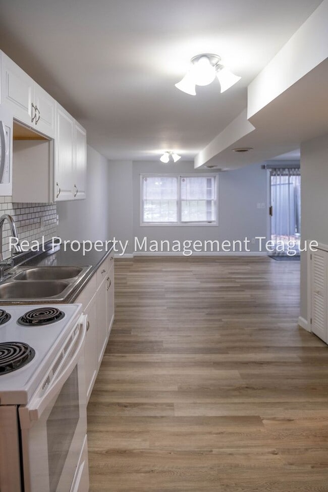 Building Photo - Heat and Utilities Paid by Owner!