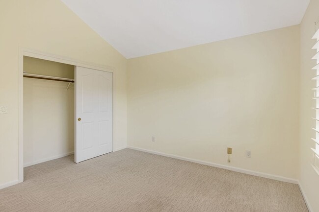 Building Photo - 124 Birchbark Pl