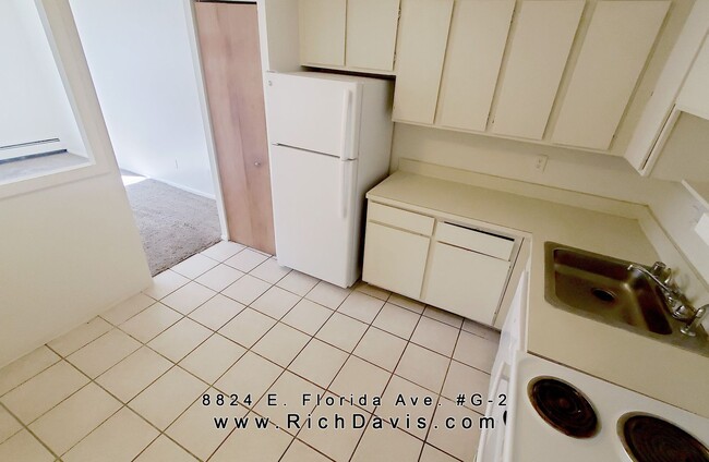 Building Photo - $925 Great location off Leetsdale/Parker and Florida with lots of amenities such as pool, hot tub...