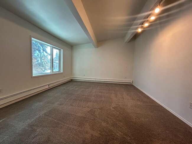 Building Photo - Century 21 Gold Rush - 3 Bed | 2 Bath | 2-Car Garage | End-Unit Condo (FAIRBANKS)