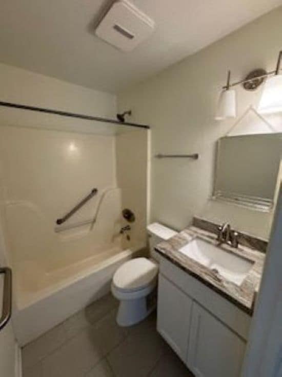 guest bath - 10713 Plummer Cir