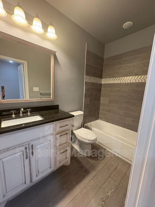 Building Photo - 216 Cleveland St