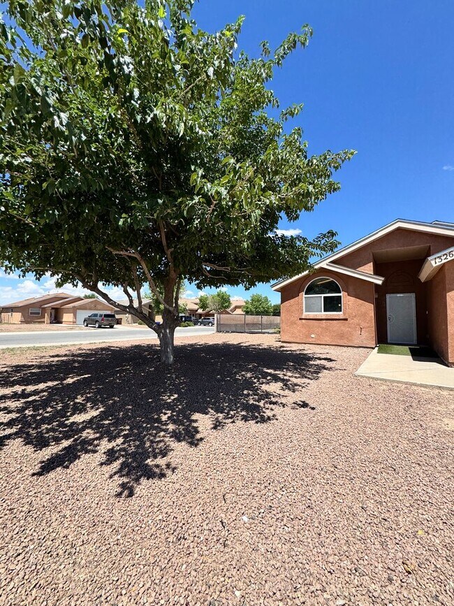 Building Photo - 1326 Magoffin Pl
