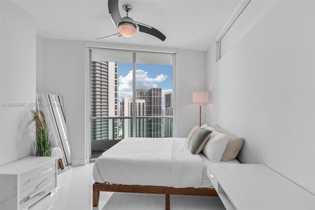 Building Photo - 900 Biscayne Blvd