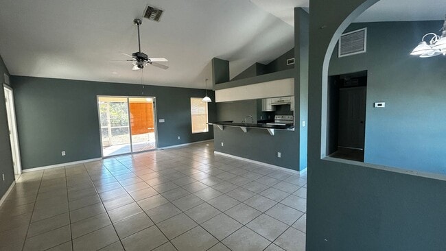 Building Photo - Charming and Spacious Single-Family Home