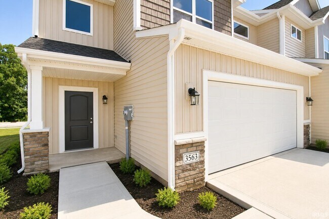 Building Photo - 3563 Canal Square Dr