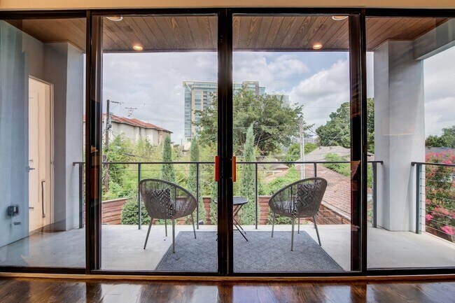 Building Photo - 5017 Milam St