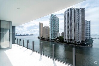 Building Photo - 300 Biscayne Blvd Way