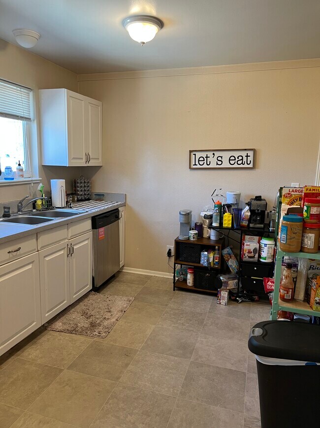 Building Photo - 1411 26th St