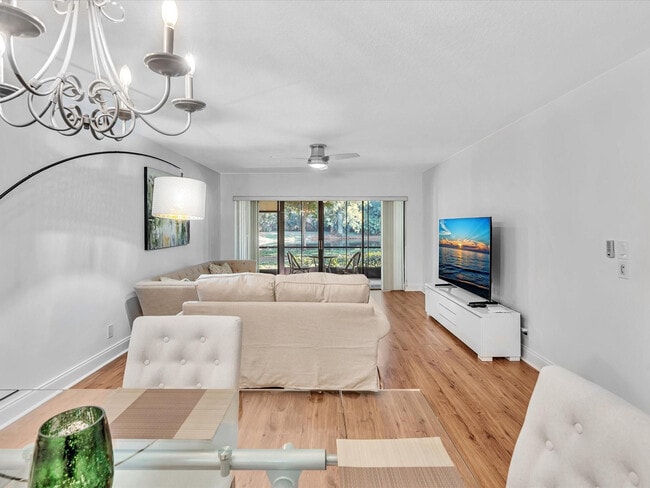 Building Photo - 5087 Oakhill Ln