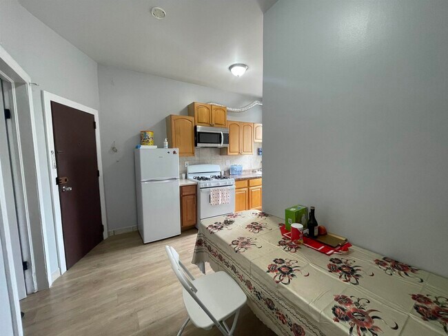 Building Photo - 2018 Bergenline Ave