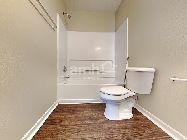 Building Photo - 527 Runnymede Ct