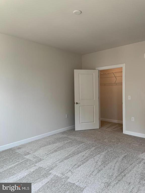 Building Photo - 3925 Fair Ridge Dr