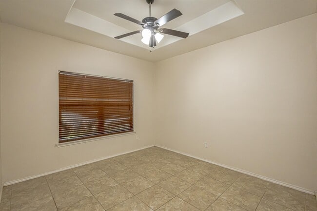 Building Photo - 618 Crackle Grove Dr