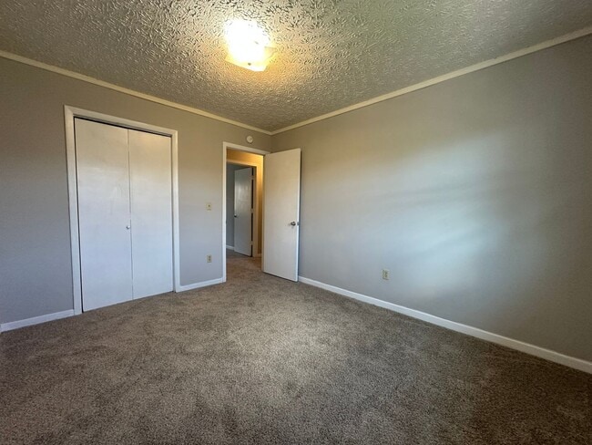 Building Photo - 2 Bedrooms 1.5 baths Townhouse, Kingsport TN