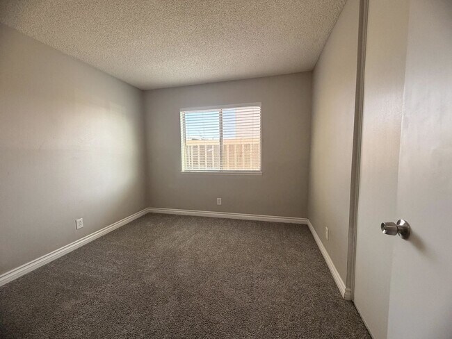 Building Photo - 15366 Black Shadow Dr