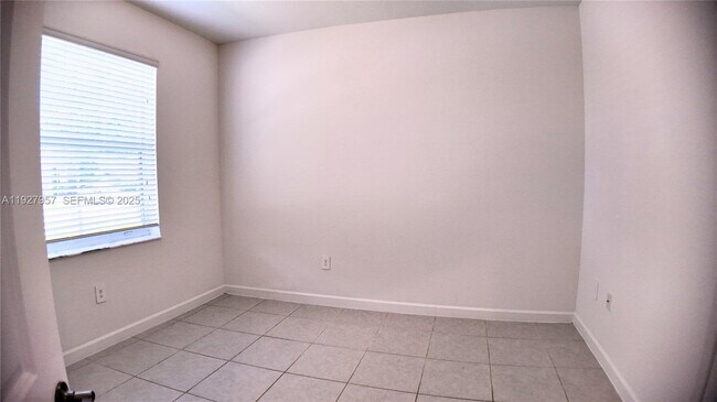 Building Photo - 1668 SE 26th Ter