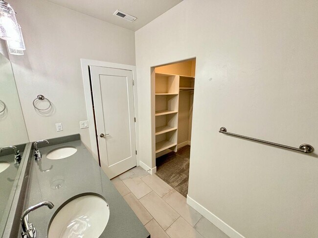 Building Photo - 374 S Willow Leaf Rd