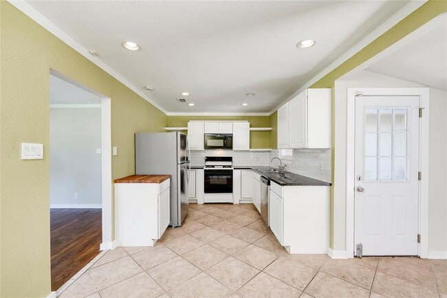 Building Photo - 8314 Polar Dr
